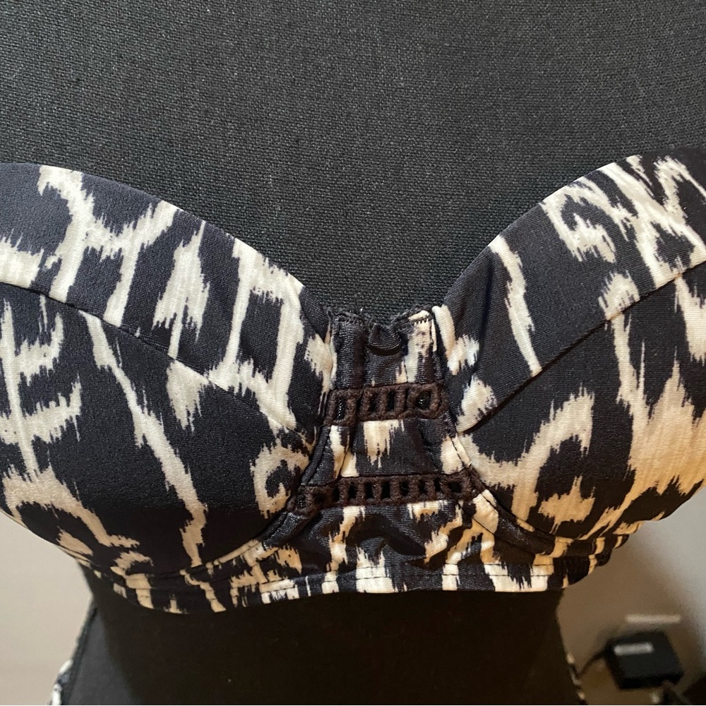 M2 Chillies - Black & White Zebra Bikini Size 4. Padded Top - Clasp Closure - Picture 3 of 12